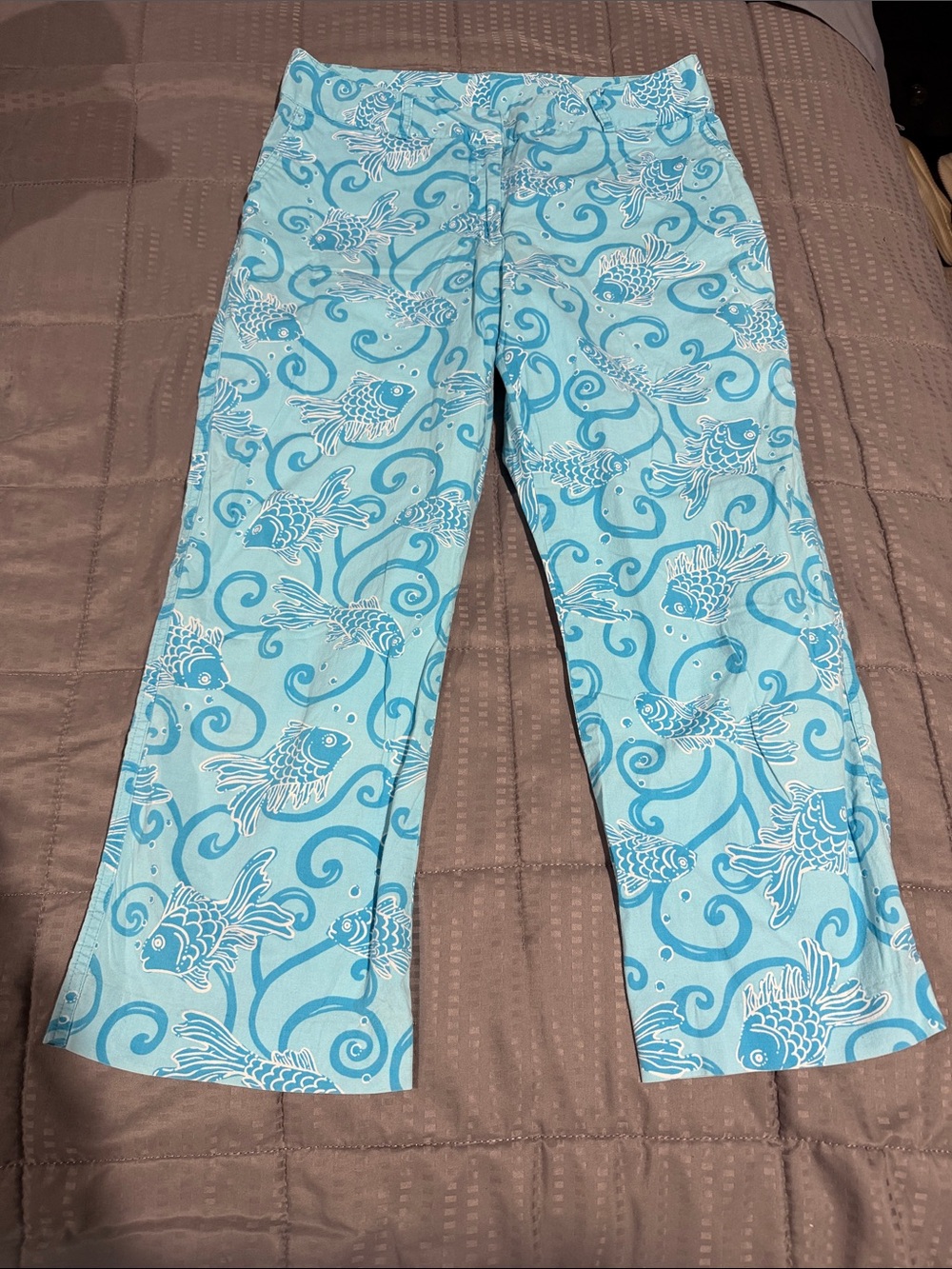 Women’s Lilly Pulitzer Light Blue Fish Print Capris size 8